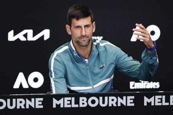 El serbio Novak Djokovic en rueda de prensa del Abierto de Australia. EFE/EPA/MAST IRHAM