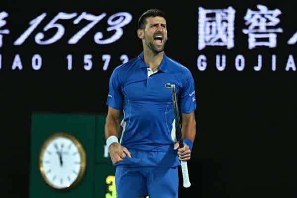 El serbio Novak Djokovic celebra su victoria en la segunda ronda contra el australiano Alexei Popyrin en el Abierto de Australia 2024, en Melbourne Park. EFE/EPA/JAMES ROSS