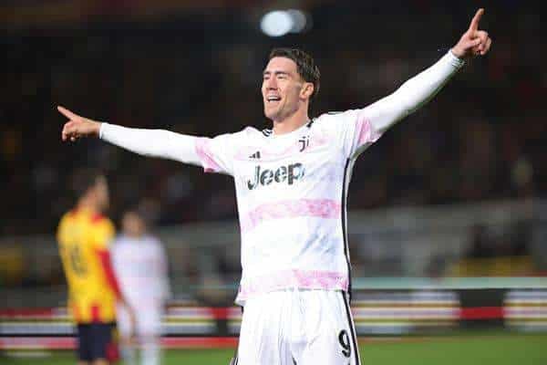 El delantero serbio del FC Juventus Dusan Vlahovic celebra su gol al US Lecce en Lecce, Italia. EFE/EPA/ABBONDANZA SCURO LEZZI