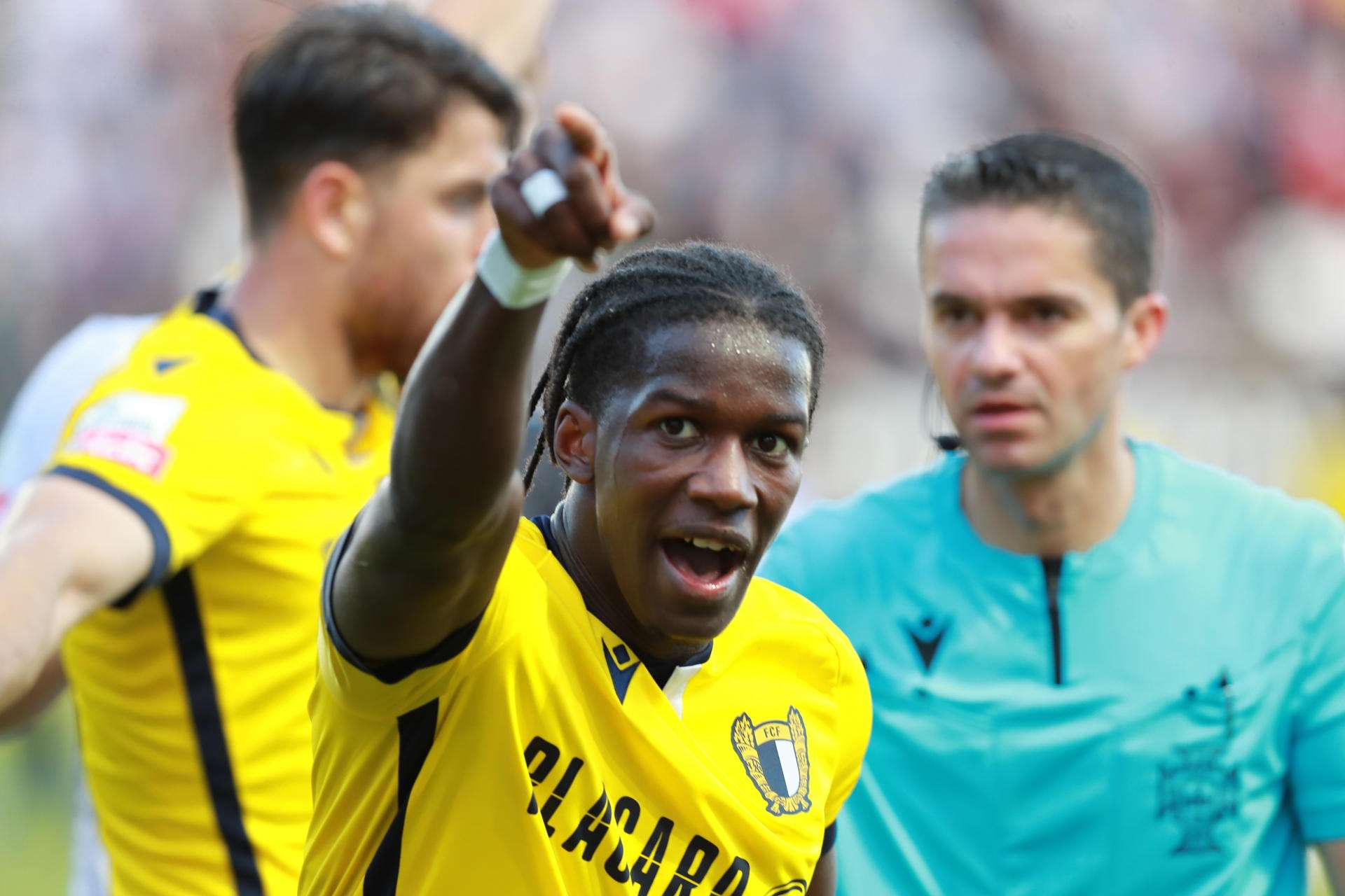 Partido en Portugal fue interrumpido por insultos racista a un jugador