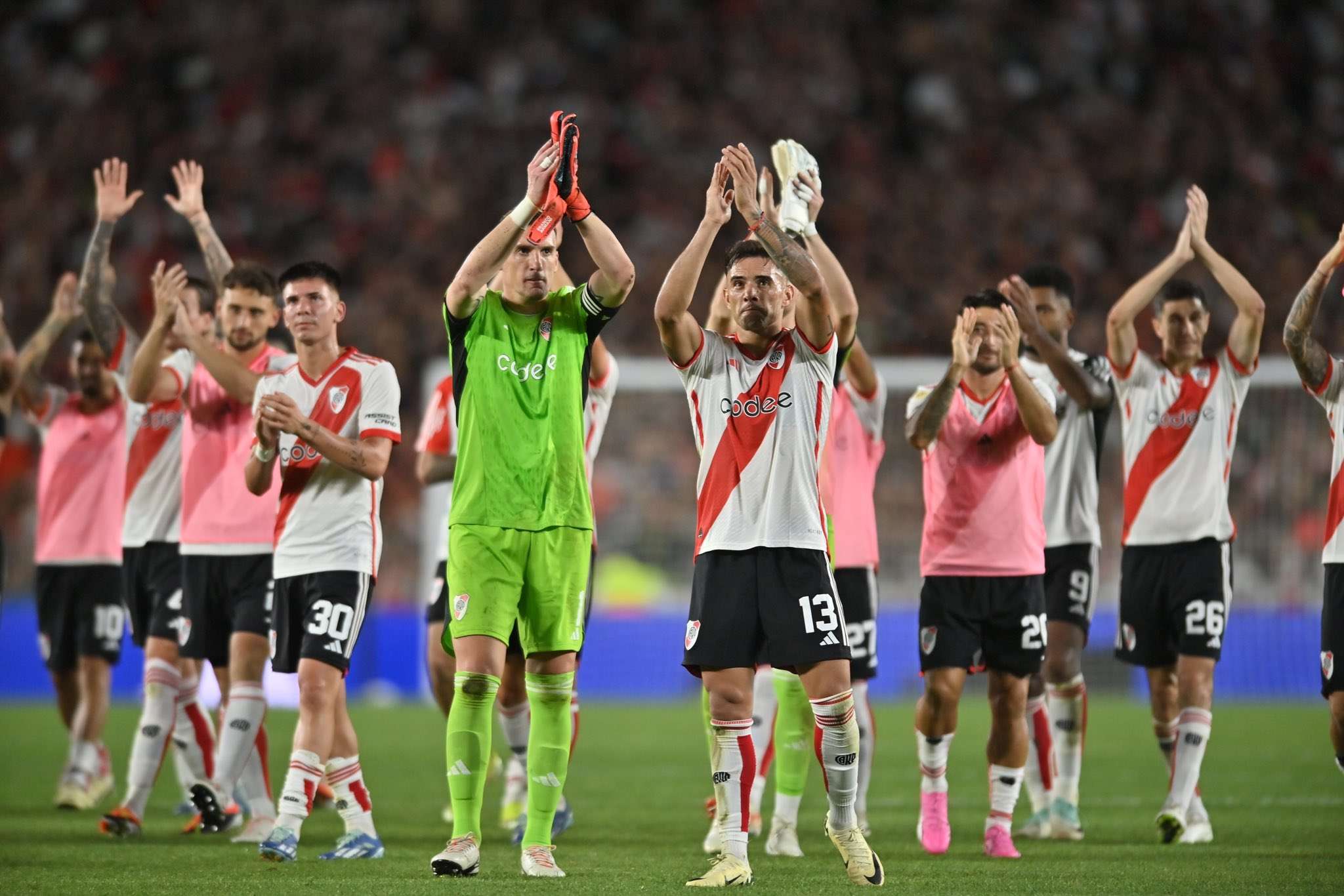 River Plate logró un decisivo triunfo por 3-1 ante Gimnasia y Esgrima La Plata para quedar cerca de la clasificación a cuartos de final, en la undécima jornada a de la Copa de la Liga Profesional del fútbol argentino.
