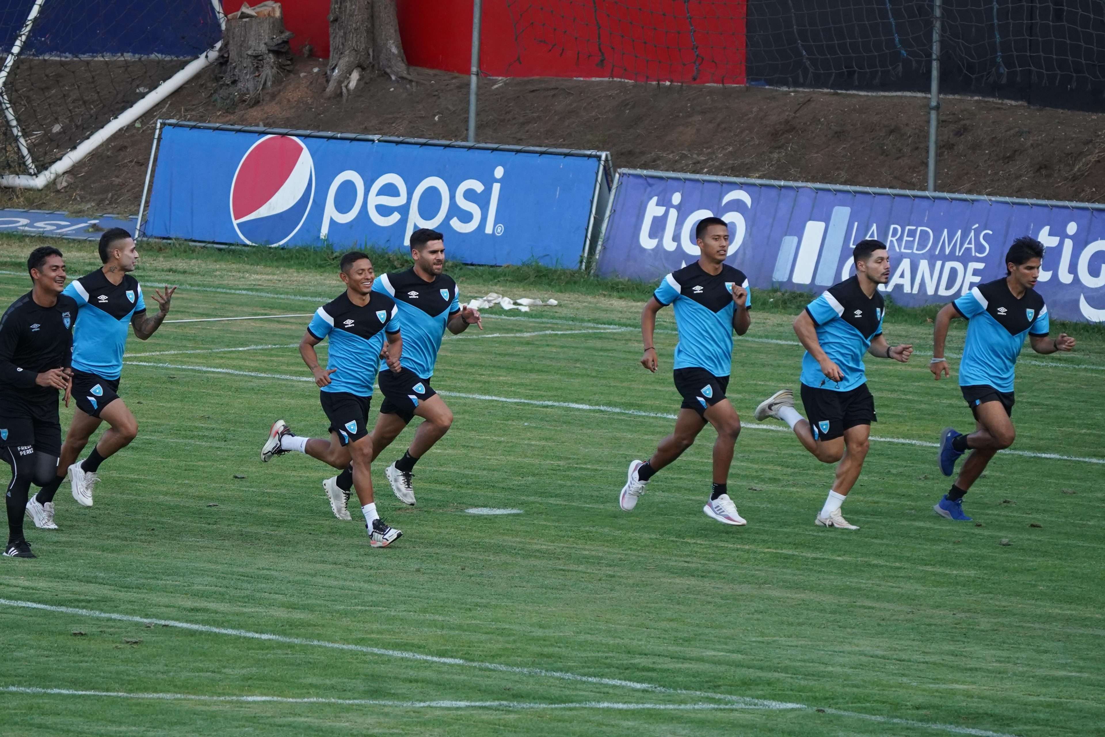 La Selección Mayor de Guatemala regresó a los entrenamientos en la cancha principal del Centro de Alto Rendimiento -CAR-en la Federación Nacional de Fútbol enfocada en la fecha FIFA de marzo