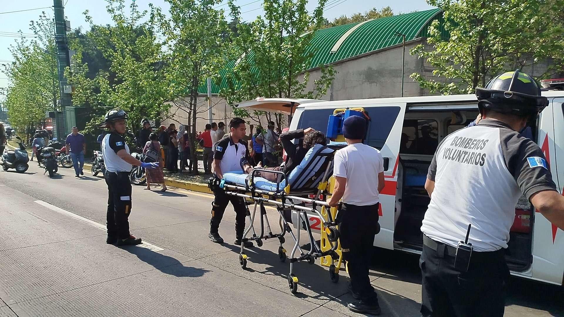 Dos muertos y varios heridos luego de que bus volcara en km 19.5 ruta Interamericana