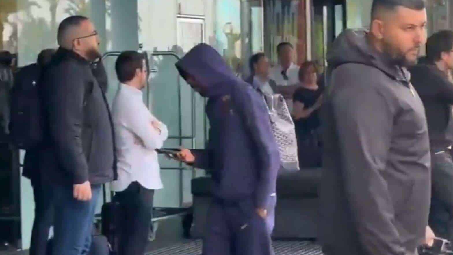 Dembélé insultado al llegar a Barcelona