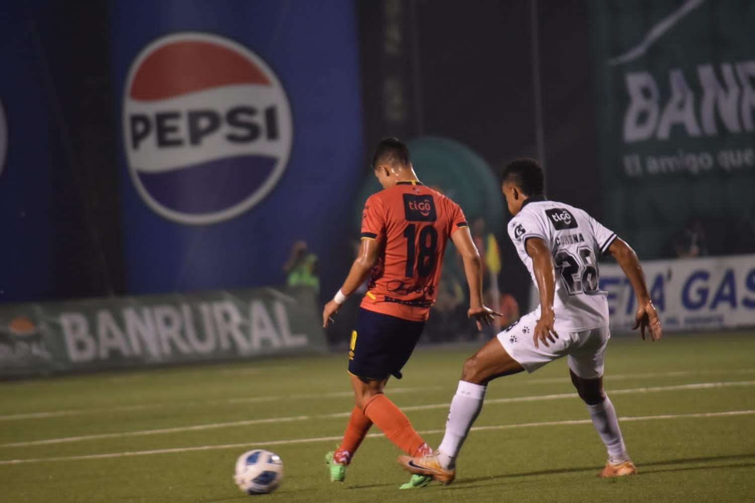 Para Clásico 329 Comunicaciones vs Municipal