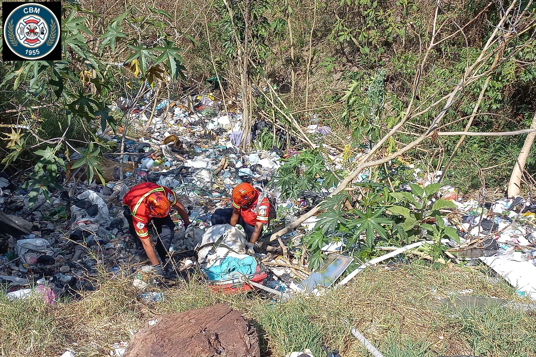 Dos cuerpos son localizados dentro costales en Ruta a Santa Lucía Los Ocotes, zona 25