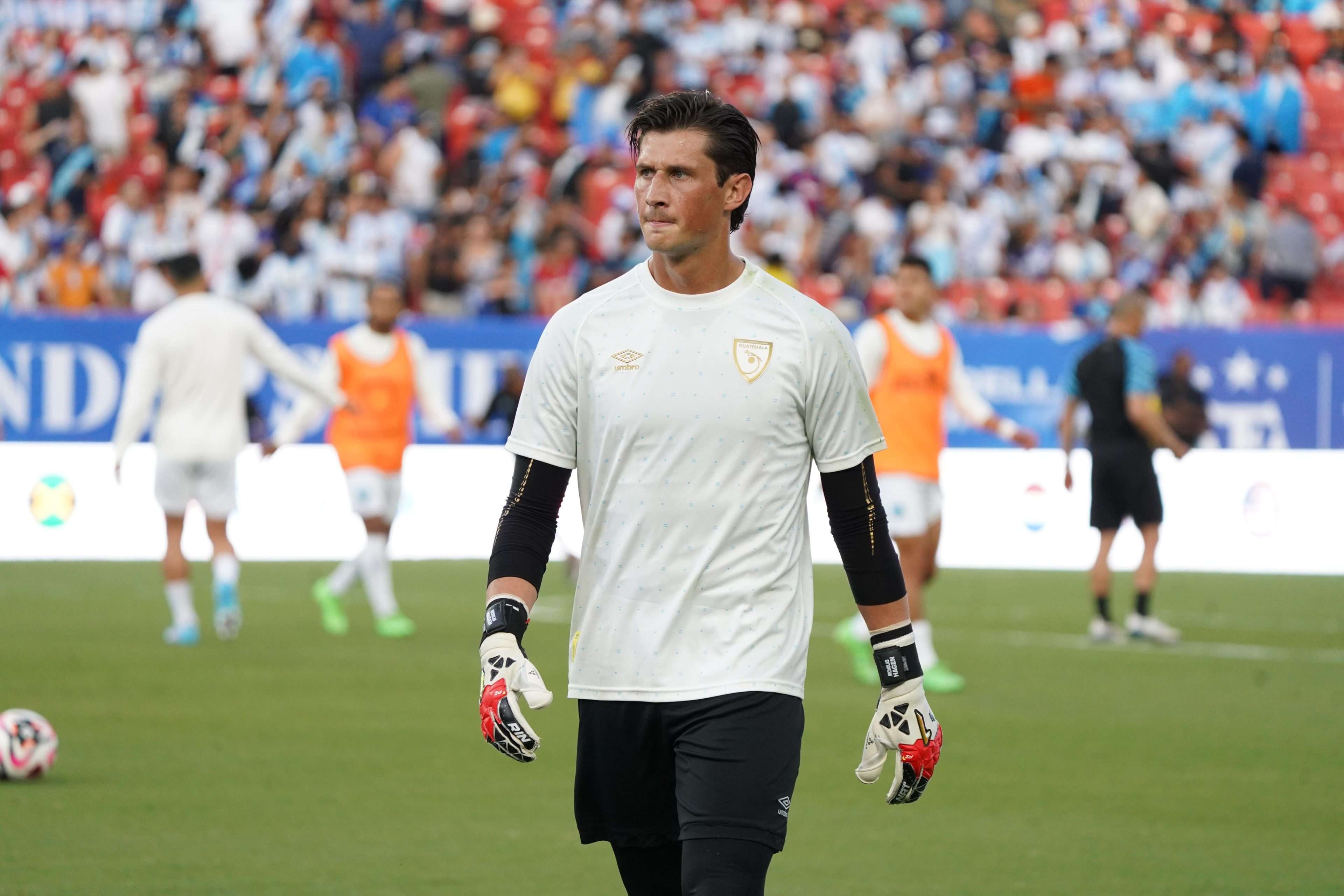 Nicholas Hagen se justifica diciendo: "fracaso seria descender"