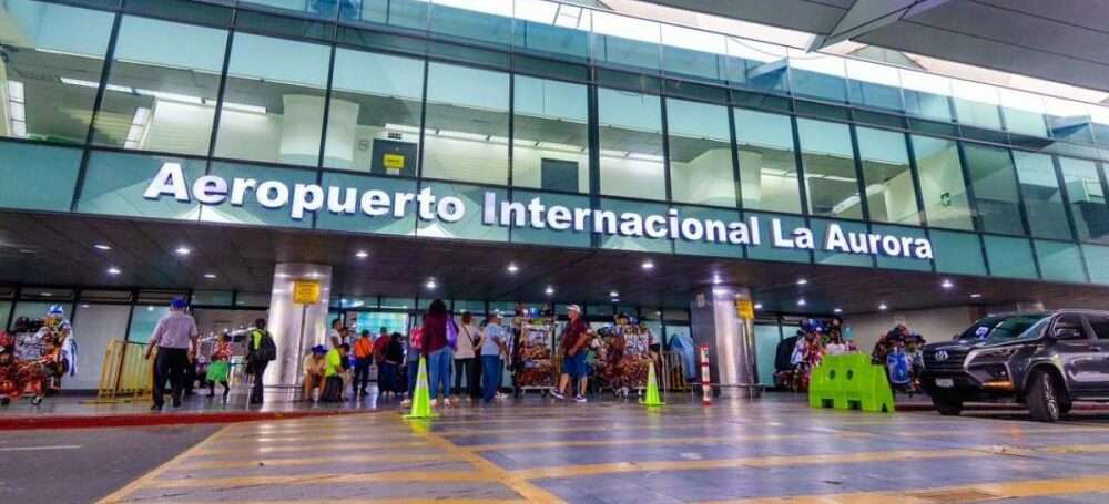 EN VIVO | Presidente Bernardo Arévalo realiza recorrido en el Aeropuerto Internacional La Aurora