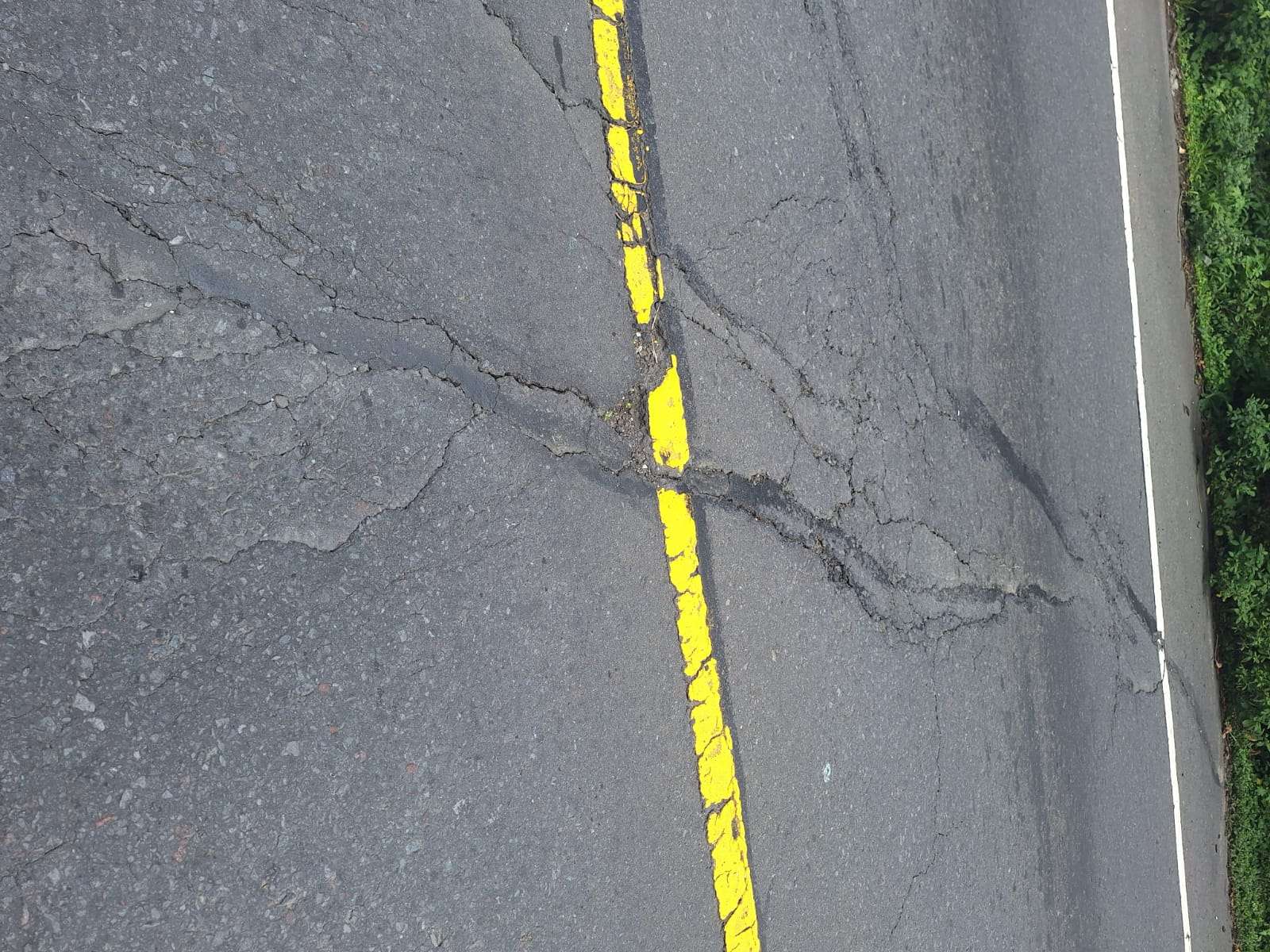 ÚLTIMA HORA | Reportan grietas en carpeta asfáltica en RN14, Pastores, Sacatepéquez