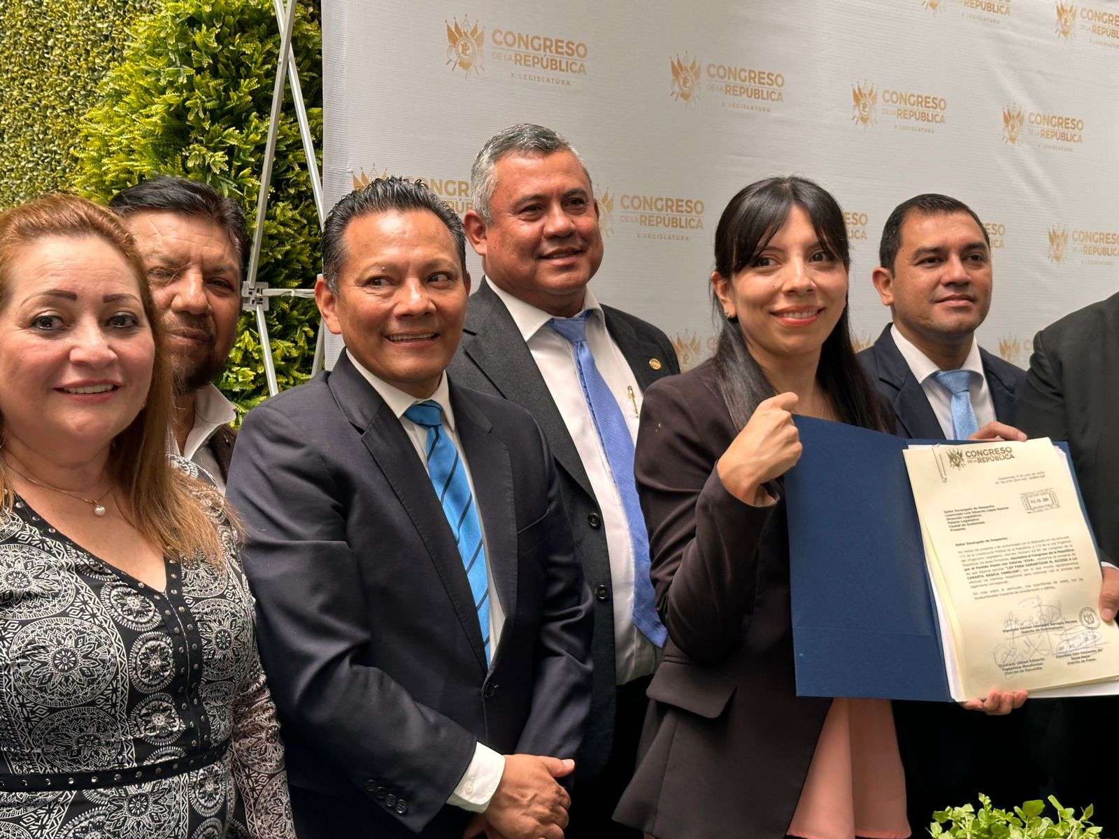 VIVA propone Ley de la Canasta Básica para proteger a los más vulnerables