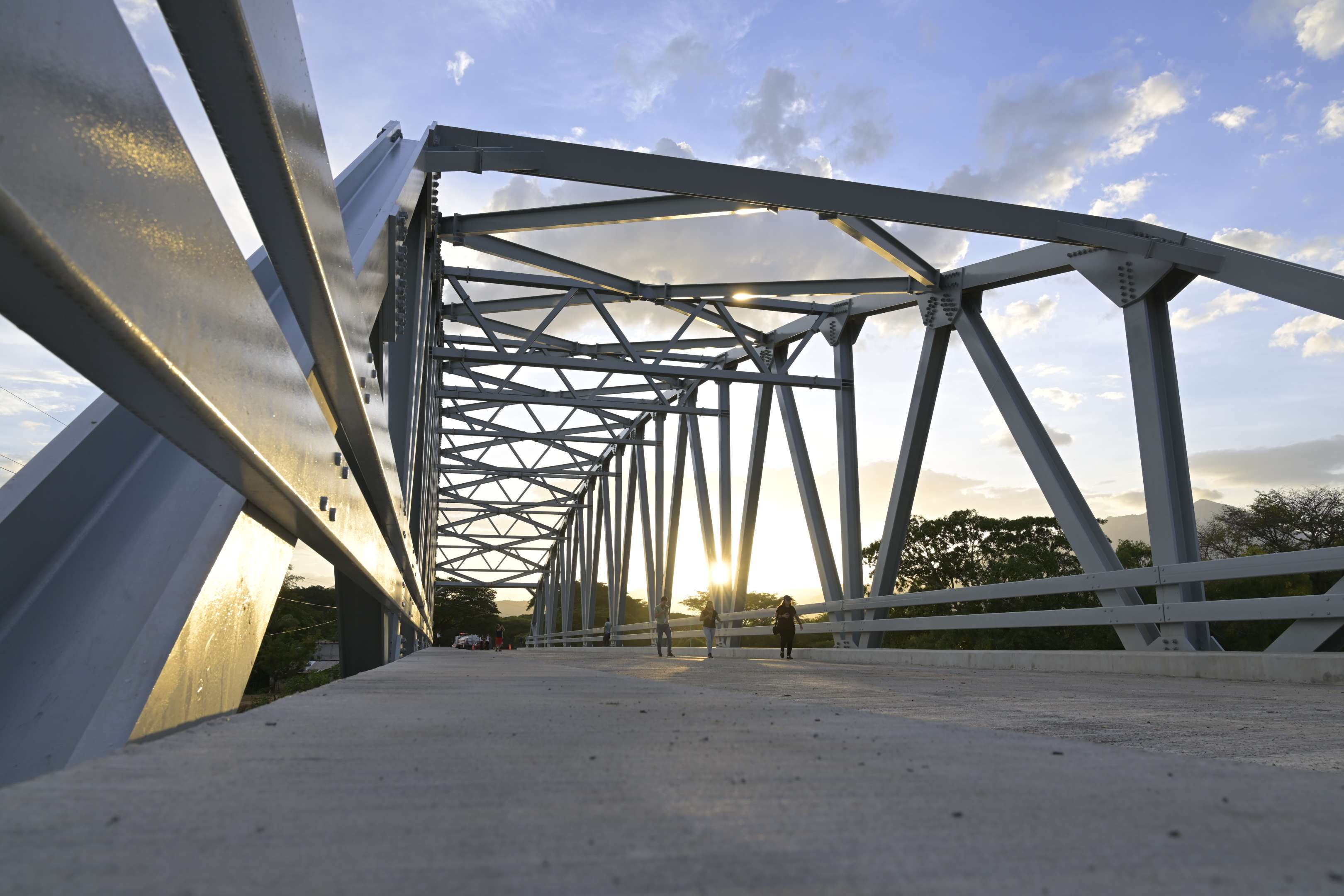 Presidente Arévalo inaugura puente vehicular El Tule en Asunción Mita: Un paso hacia el desarrollo regional