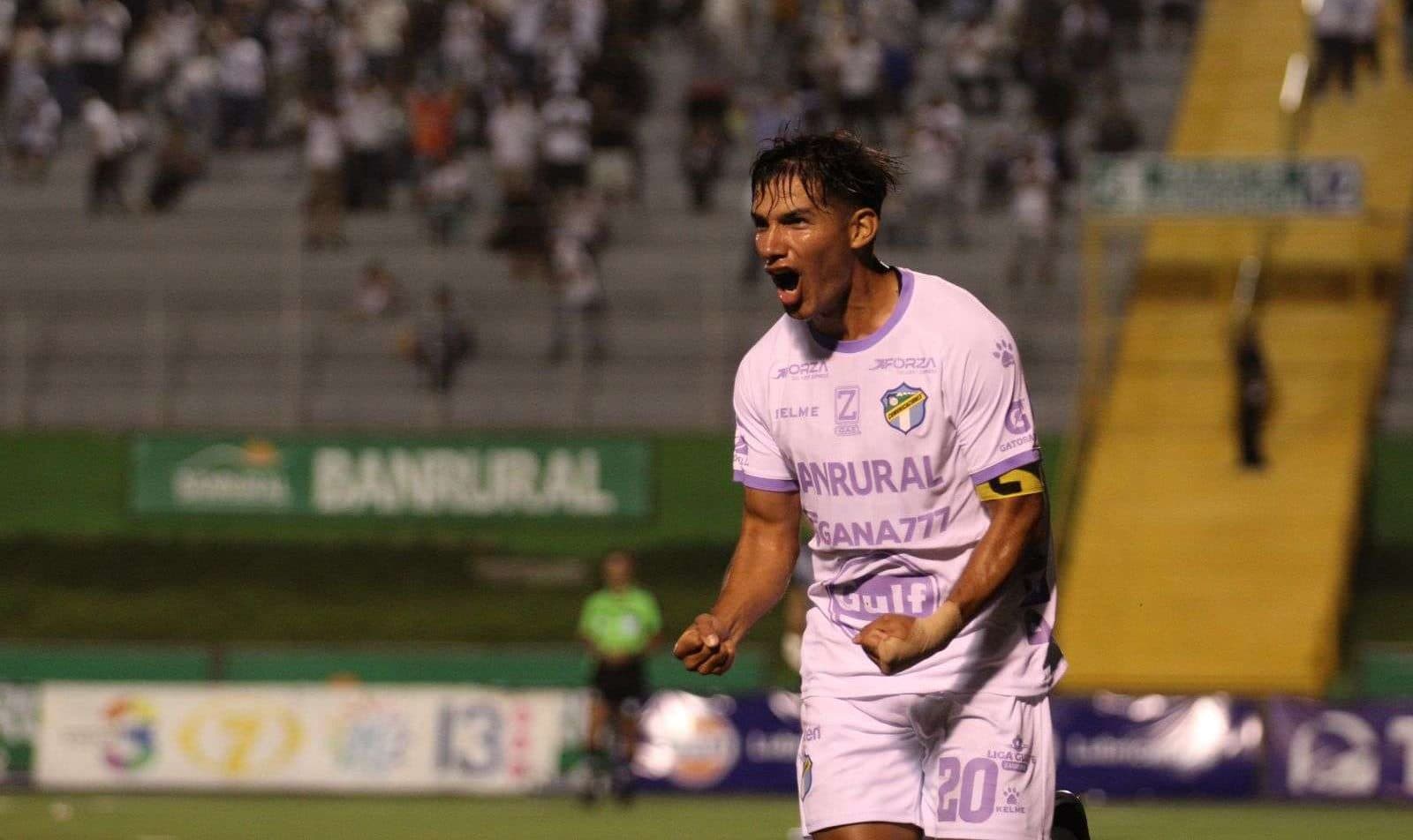 «Chucho» López y Londoño le dan la victoria a Comunicaciones sobre Zacapa