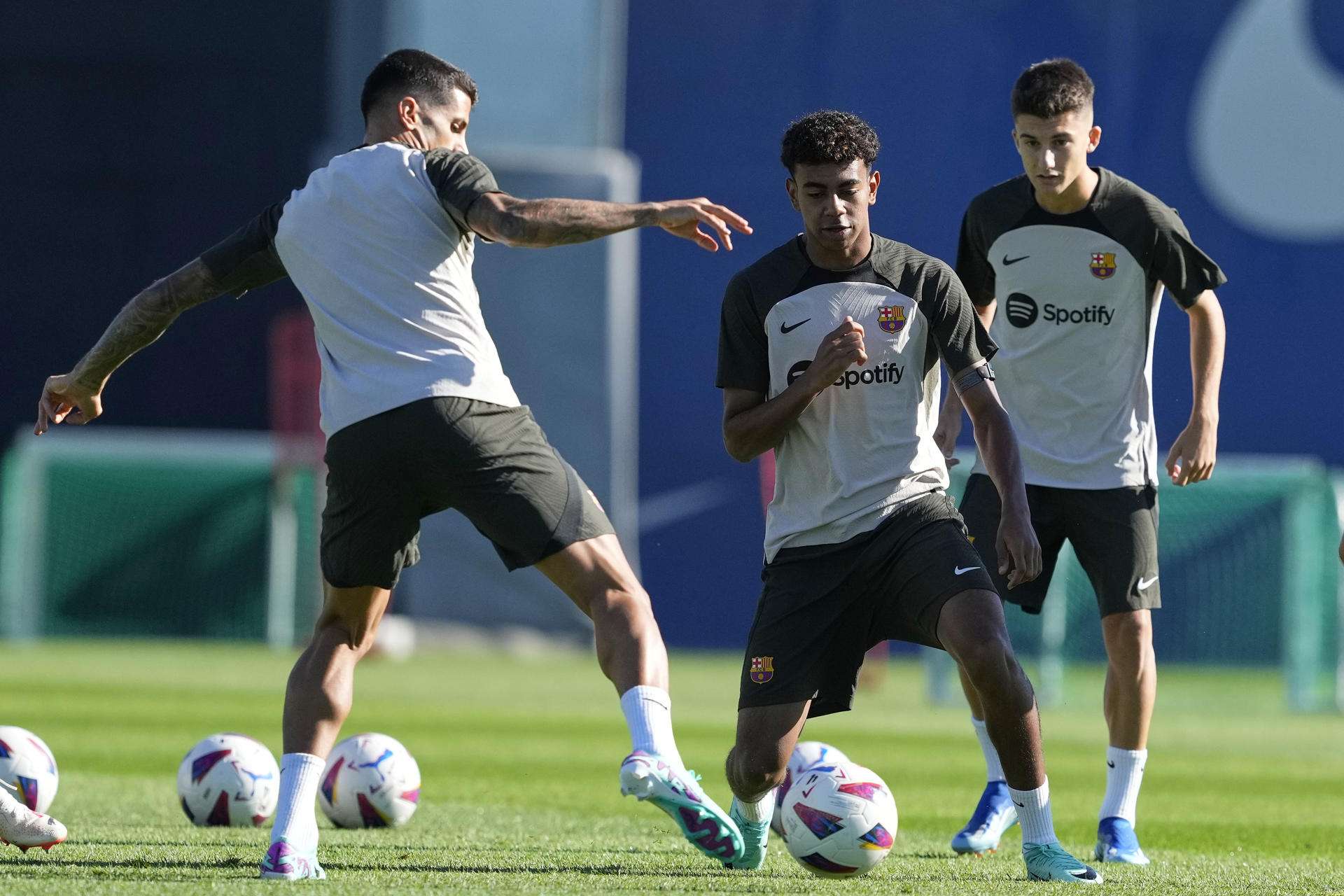 Lamine Yamal se entrena con normalidad tras conocer mejoría en el estado de su padre