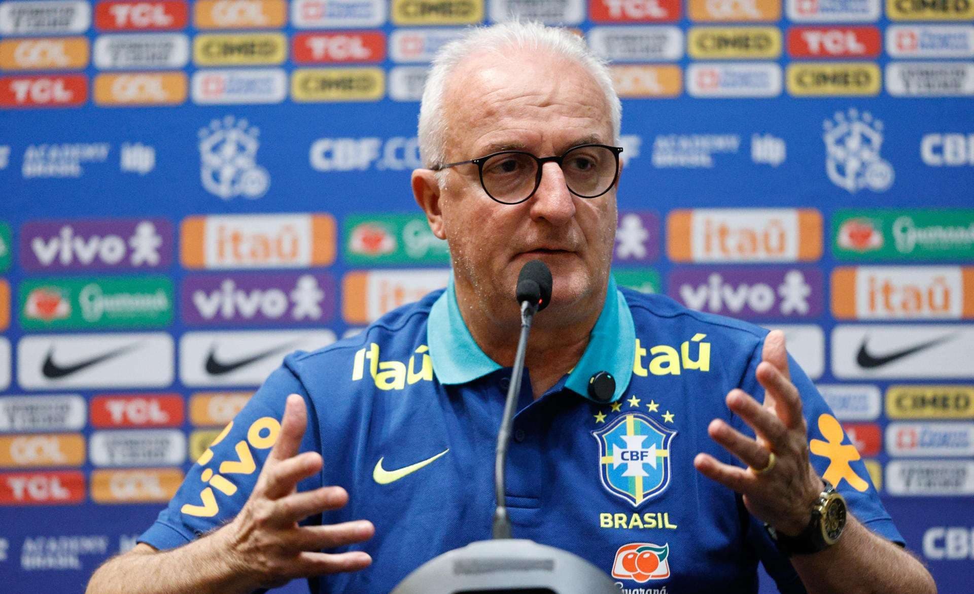 Dorival Júnior le quita presión a Vinícius: «las responsabilidades son divididas»