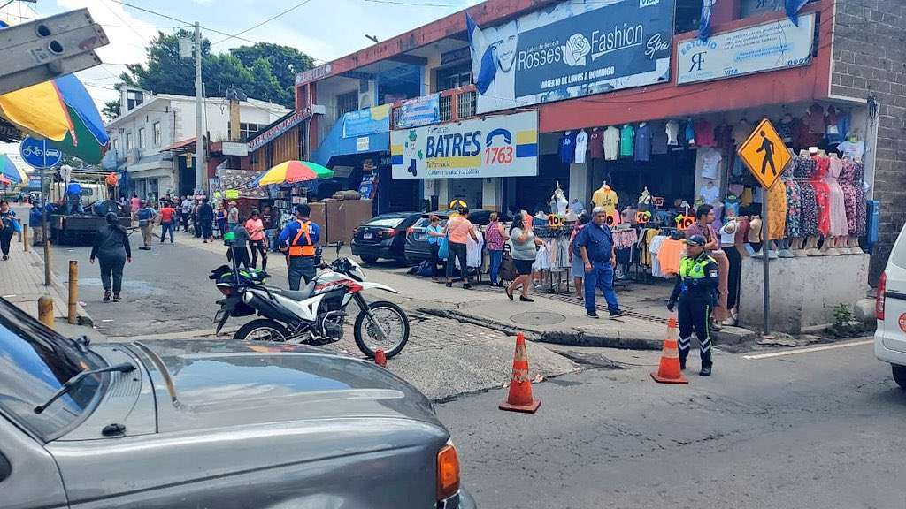 ÚLTIMA HORA | Cierran calles en Villa Nueva por trabajos de bacheo tras fuertes lluvias