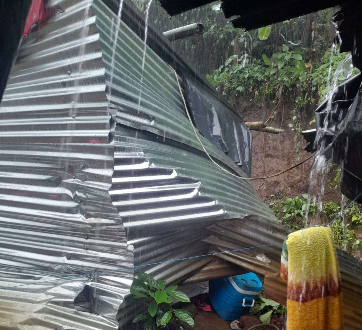 Lluvia provoca deslizamiento de tierra en cantón Belén, El Palmar, Quetzaltenango