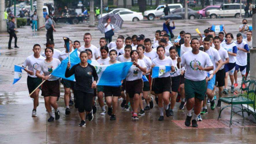 EN VIDEO | Inician las celebraciones del mes patrio con desfiles y antorchas