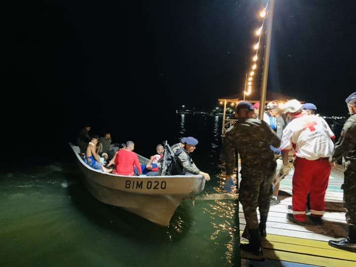 Grupo de personas invadieron base naval en Izabal y dejaron a militares heridos
