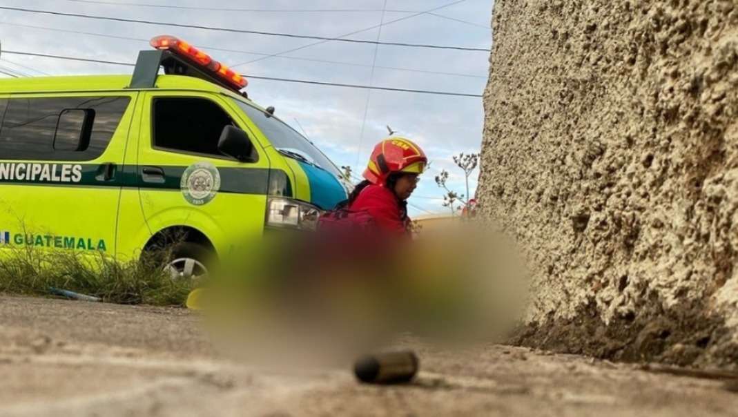 ÚLTIMA HORA | Hallan a persona fallecida con múltiples heridas en la colonia Los Ángeles, zona 6