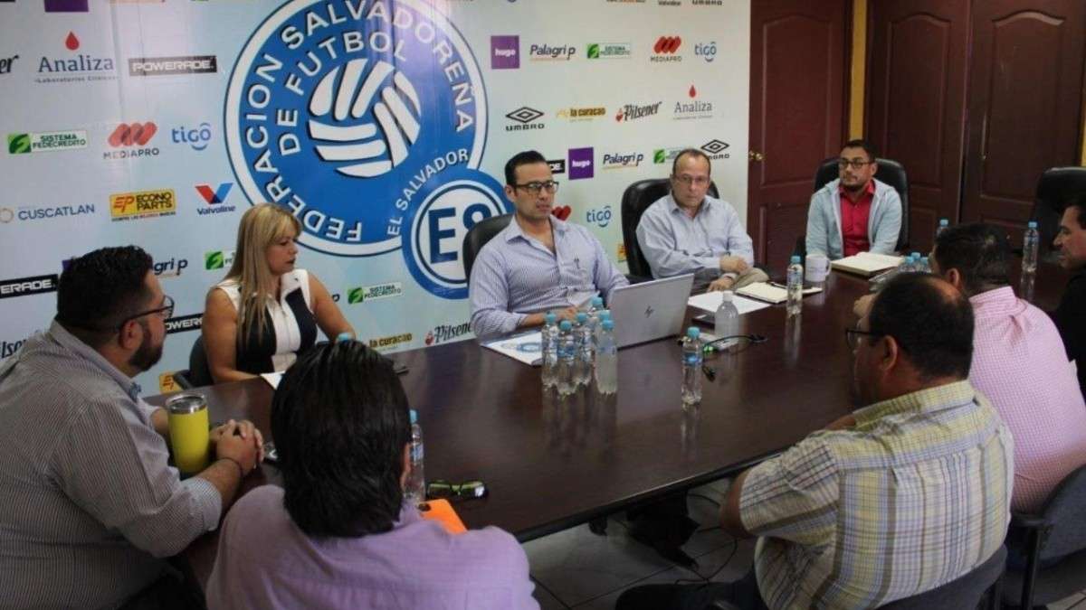 el salvador comité de regularización