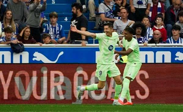 Lewandowski brilla en victoria del Barcelona sobre el Alavés