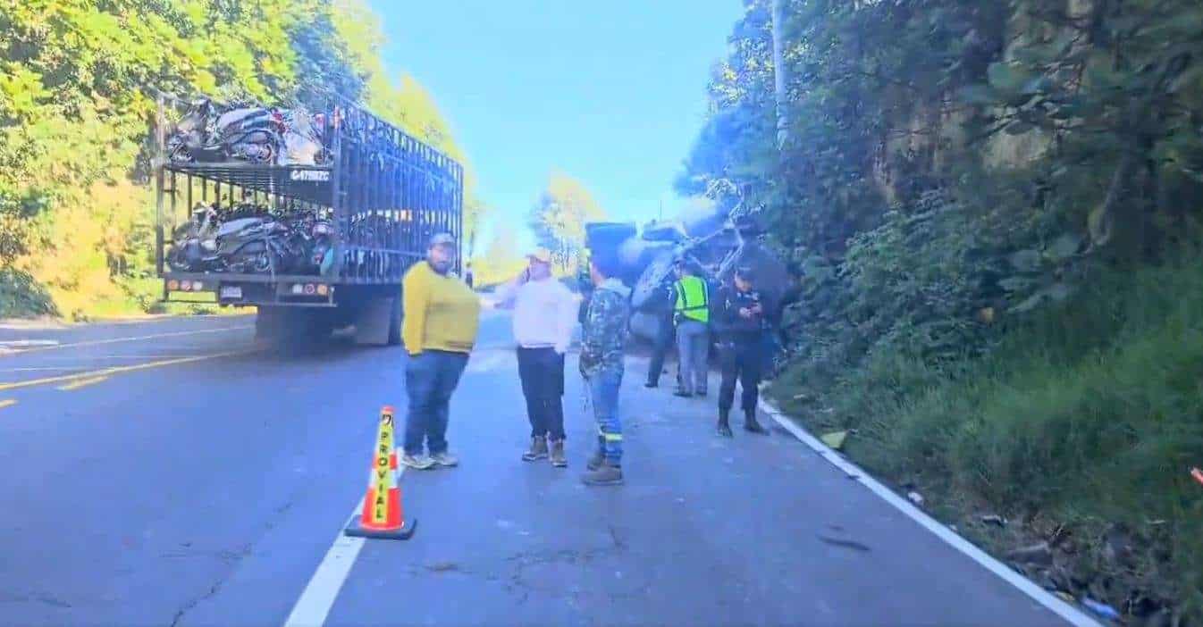 Choque de dos tráileres en ruta Interamericana deja un herido