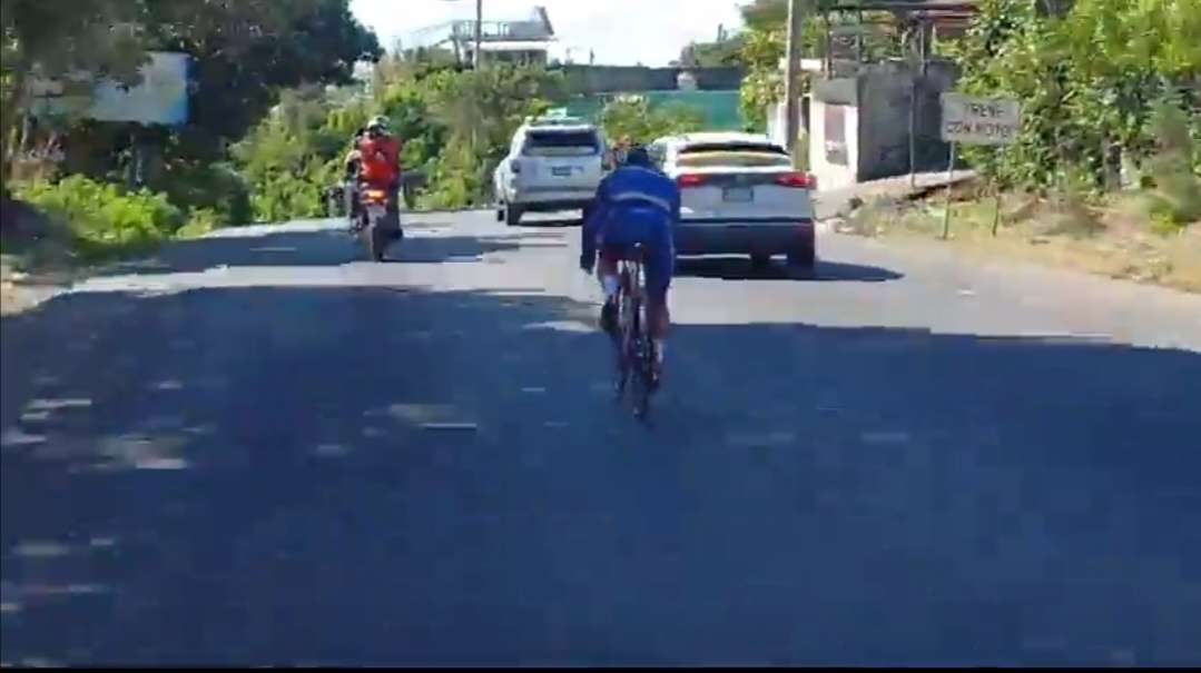 EN VIDEO | Ciclistas de la Vuelta a Guatemala alcanzan los 100 km/h