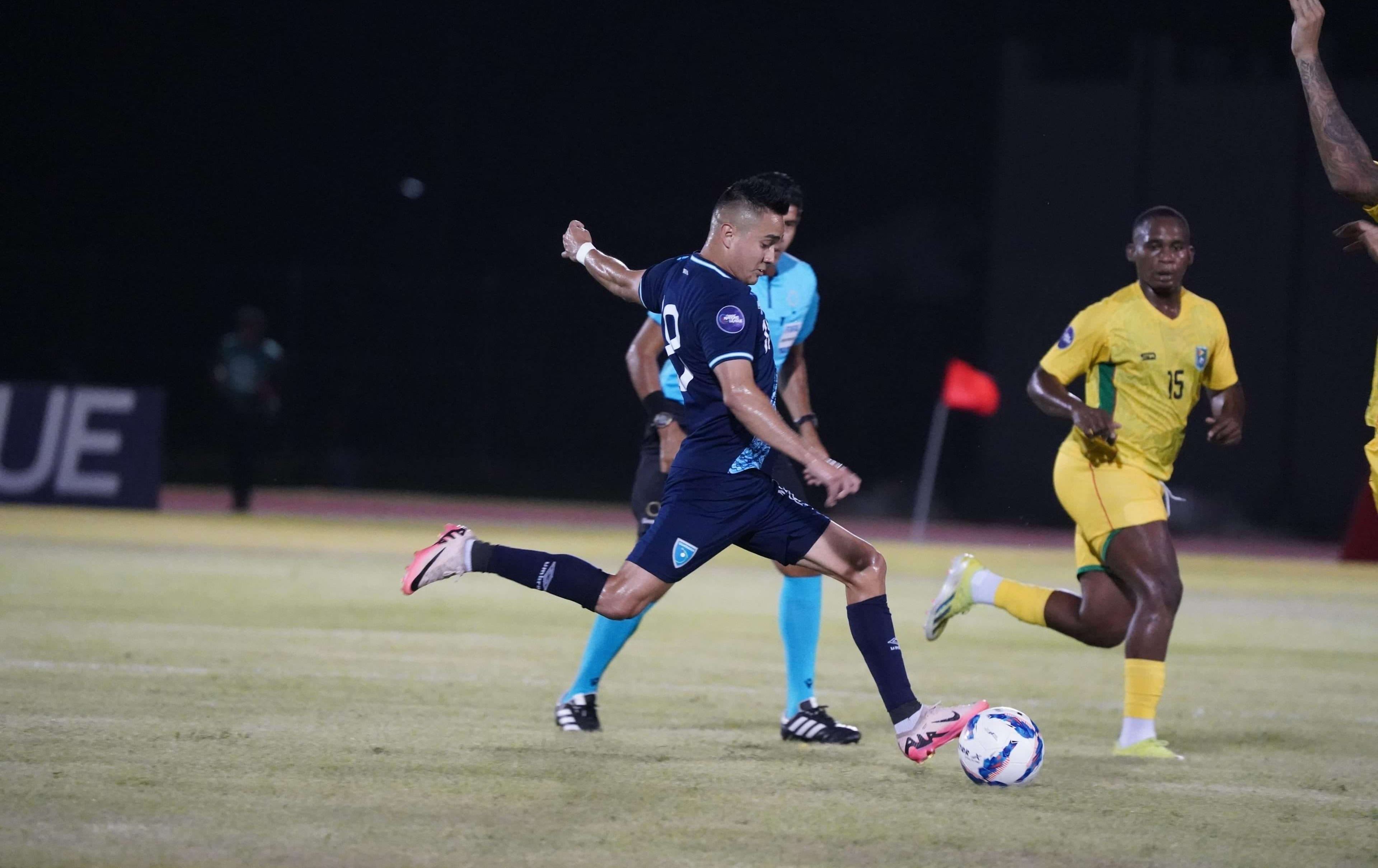 Guatemala derrota a Guyana con doblete de Santis y uno de Castellanos