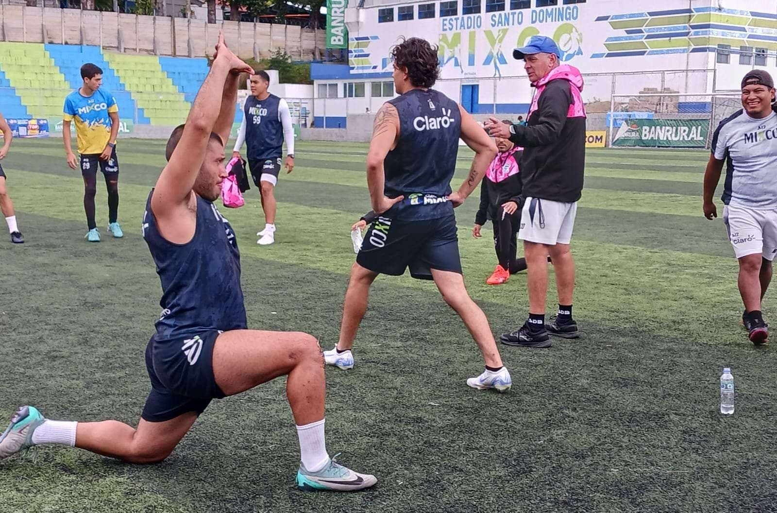 Mixco se prepara para recibir a los Leones en el estadio Santo Domingo