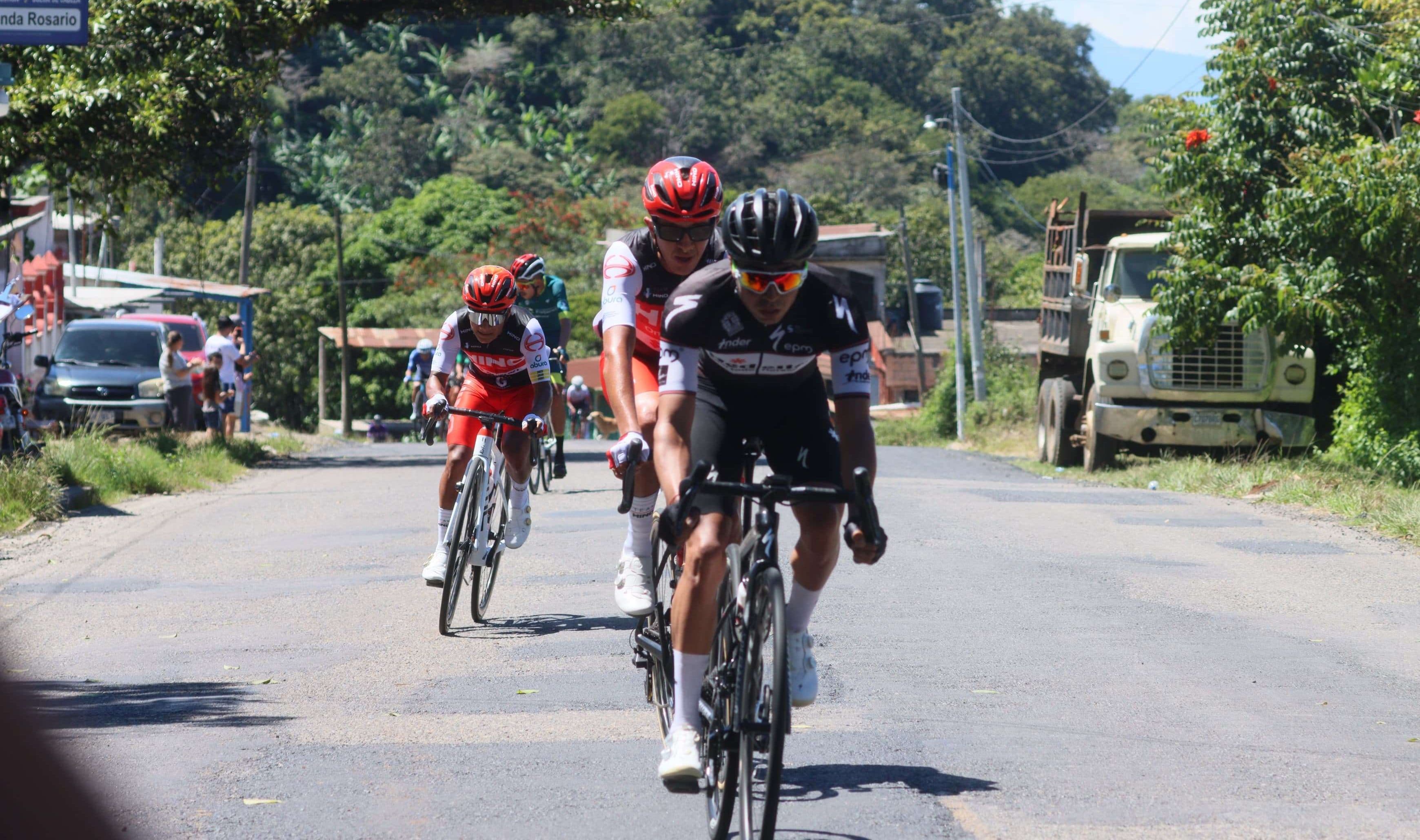 Pedalista colombiano gana el premio de montaña en la cuesta La Conora
