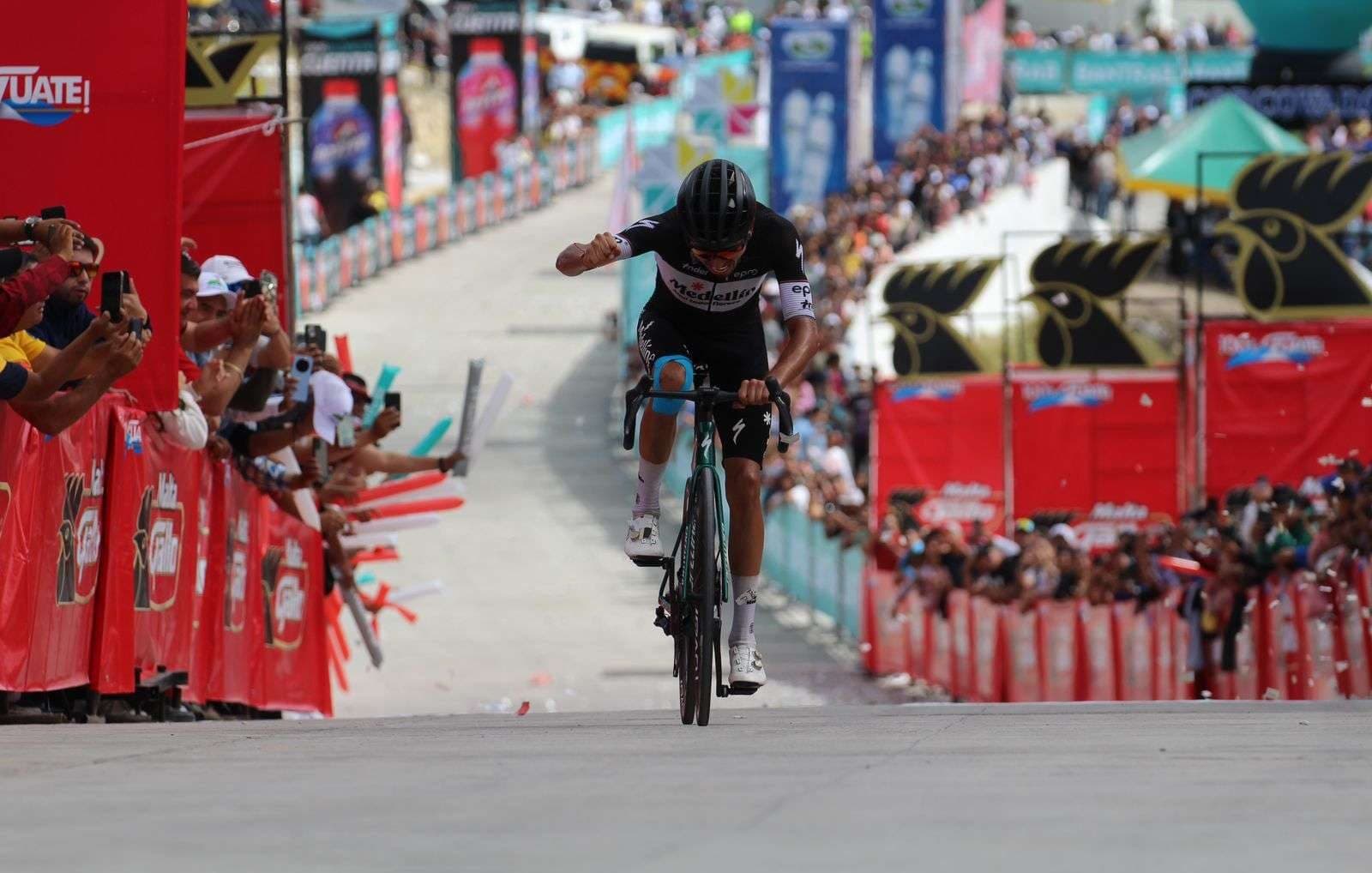 EN IMÁGENES | Así fue la llegada de David González a la meta en Jalapa