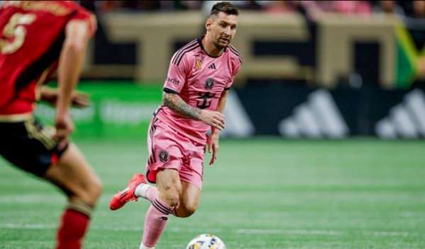 Messi aporta triplete al Inter Miami, que bate récord de puntos en la MLS