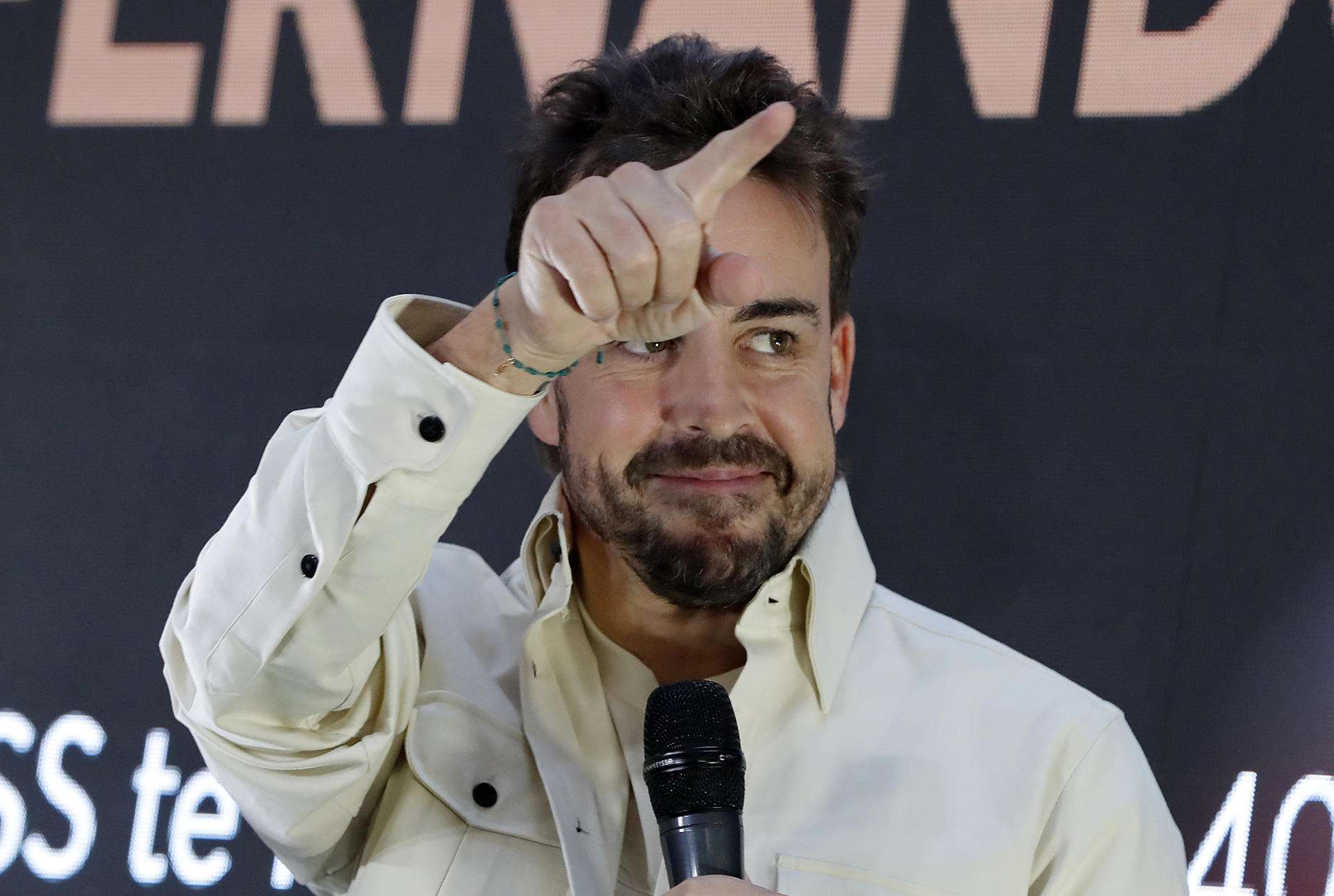Alonso, con problemas intestinales, regresó a Europa y no atenderá a medios este jueves