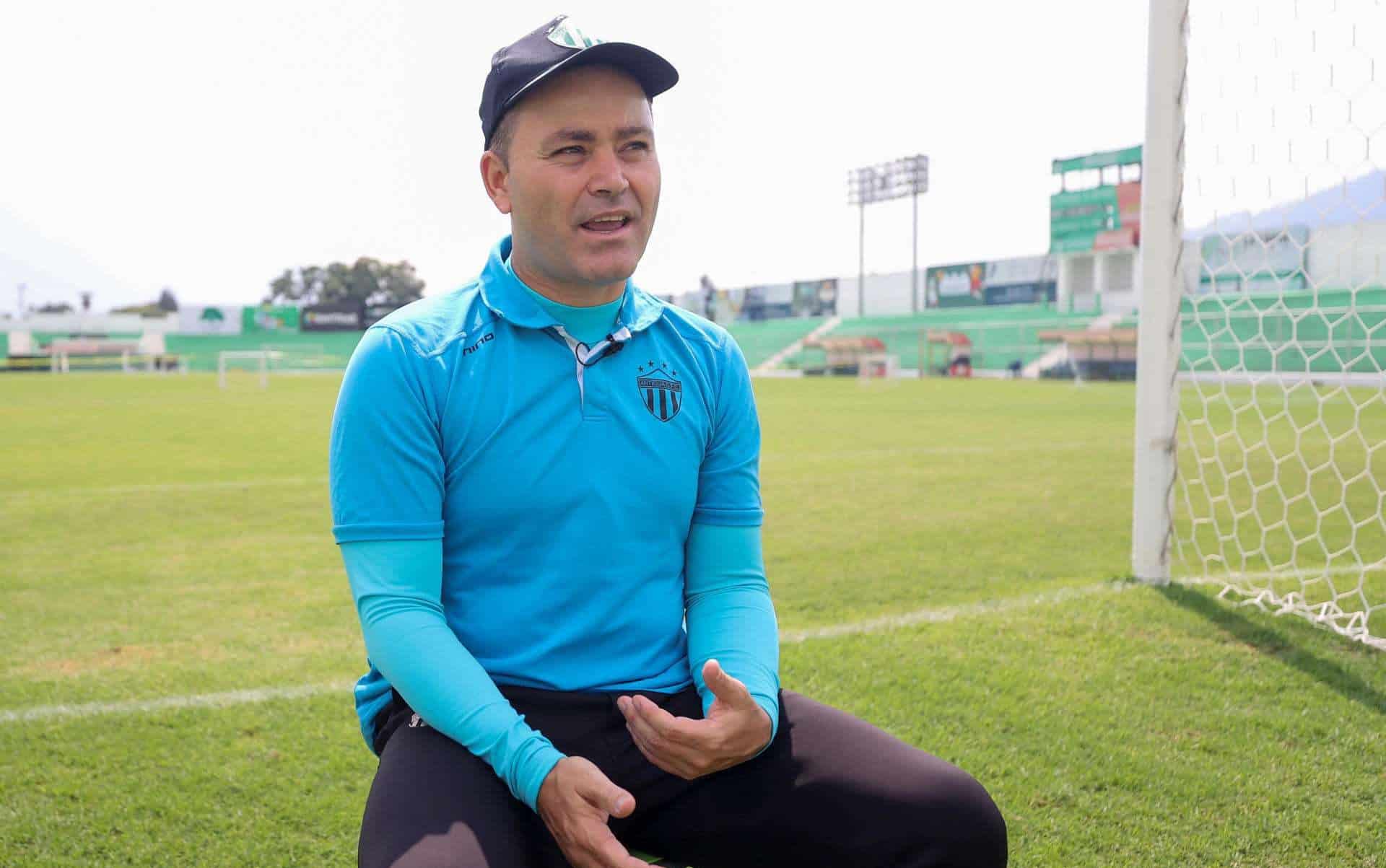 ENTREVISTA | Javier López impregna el «espíritu europeo» al Antigua GFC