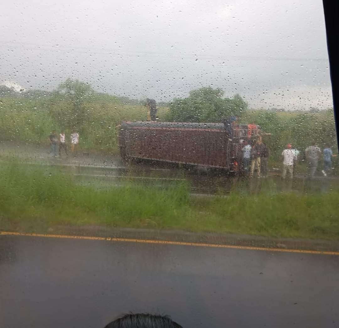 EN VIDEO | Accidente de bus extraurbano deja al menos 10 heridos