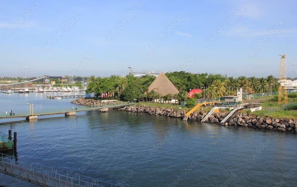 EN VIDEO | Marina de la Defensa Nacional recupera 13 tulas con presunta droga cerca de Puerto Quetzal