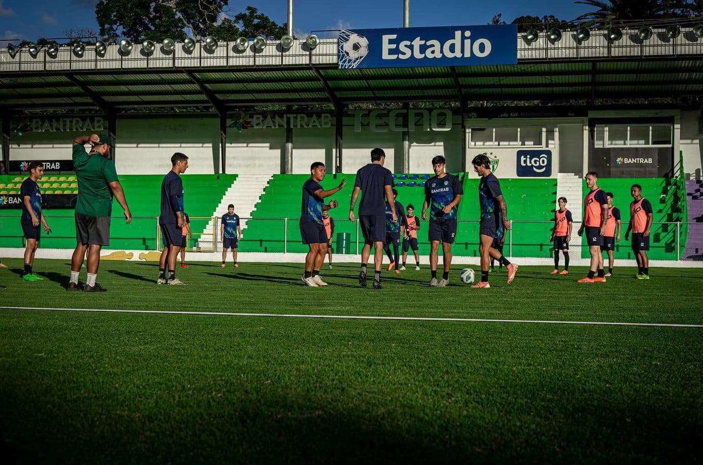 Antigua GFC y Xelajú preparan la final adelantada en el Estadio Pensativo