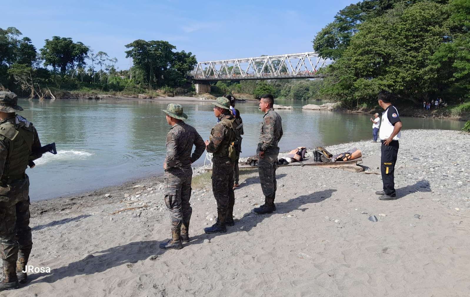 EN VIDEO | Helicóptero se accidenta y cae en el río Chixoy