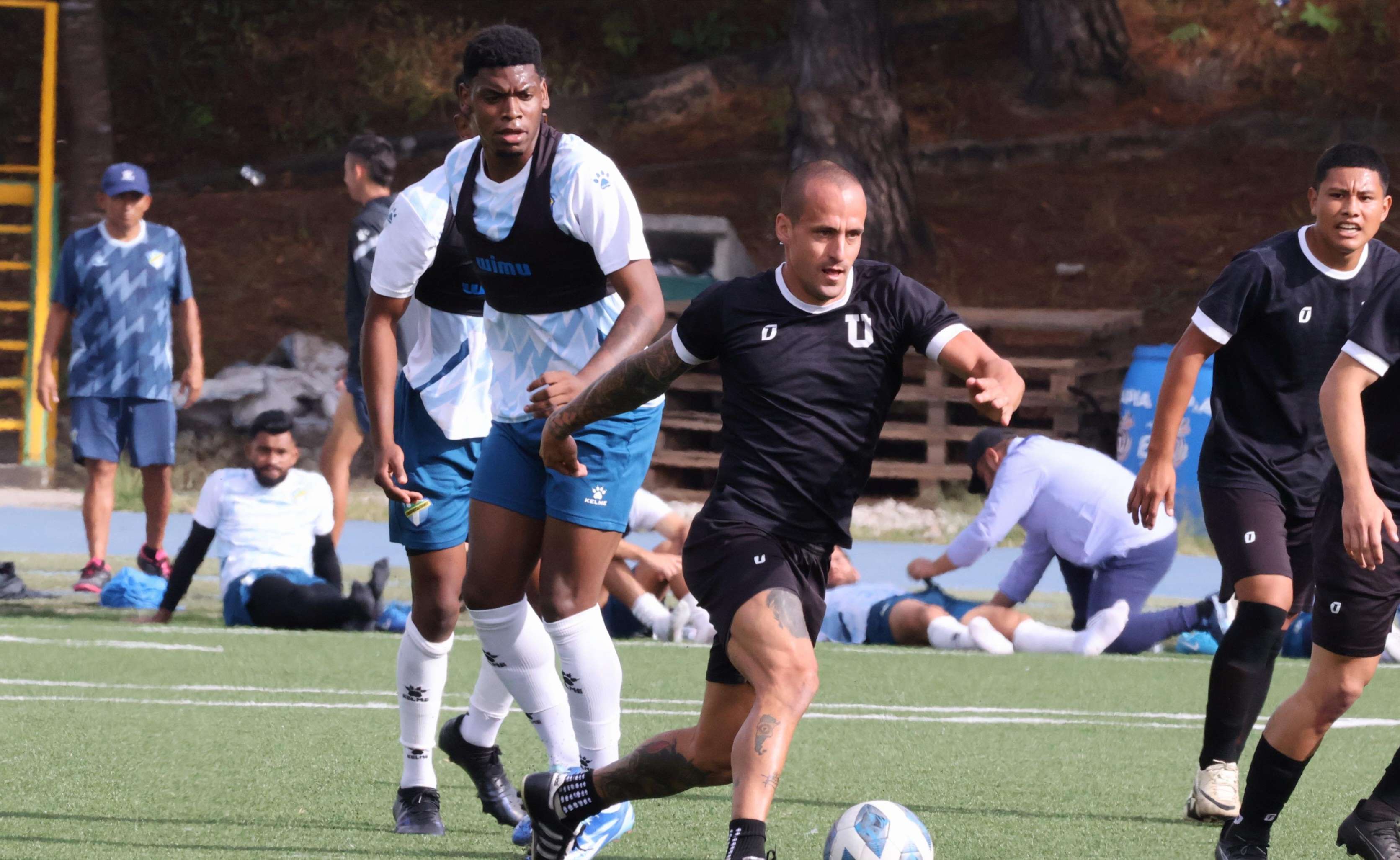 Jugador peruano entrena con los Cremas y sería el nuevo fichaje