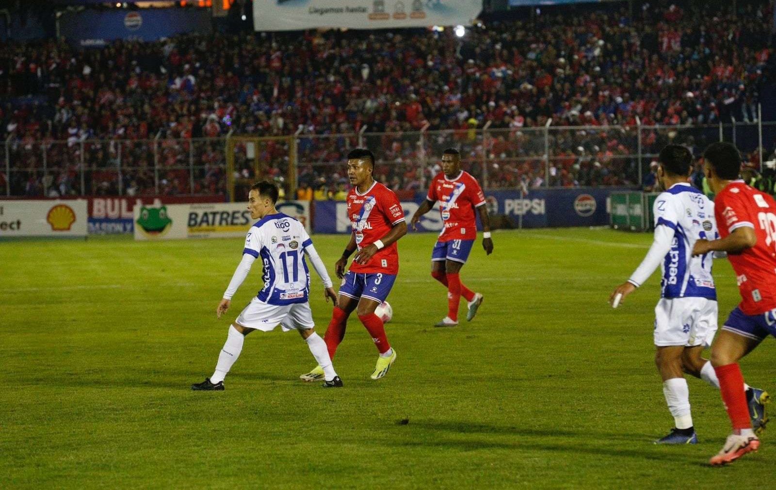 Primer tiempo: todavía no se mueve el marcador en el Mario Camposeco