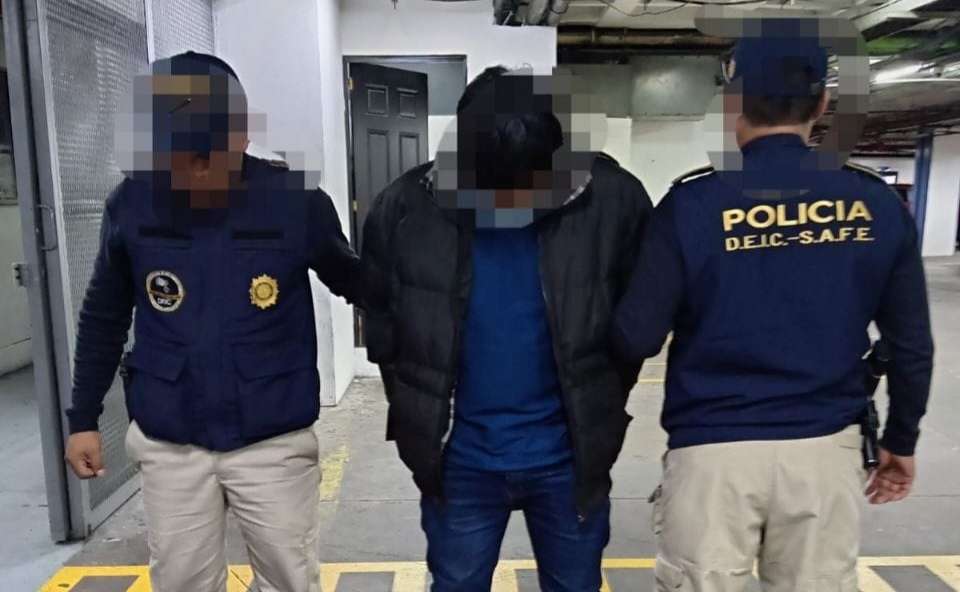 Hombre llegó deportado de EE.UU. y fue detenido en la Fuerza Aérea