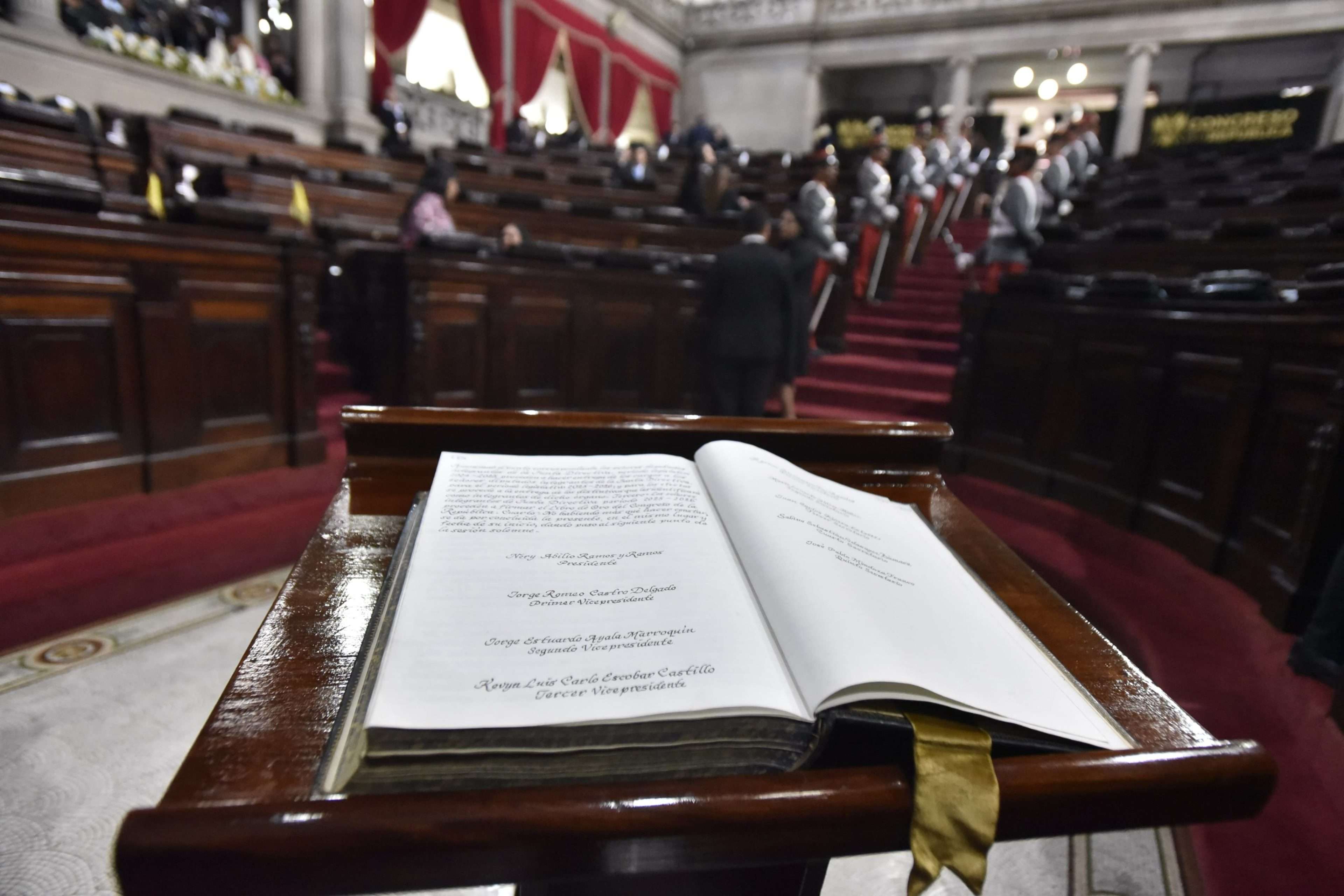 Inicia juramentación de la junta directiva 2025-2026 del Congreso de la República