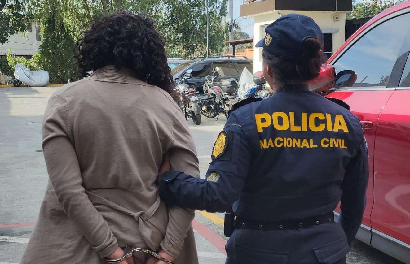 PNC detiene a mujer con documentos falsos que pretendía retirar Q50,000