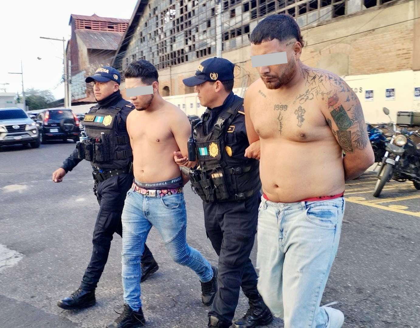 Capturan a dos presuntos asaltabuses en operativo de zona 8