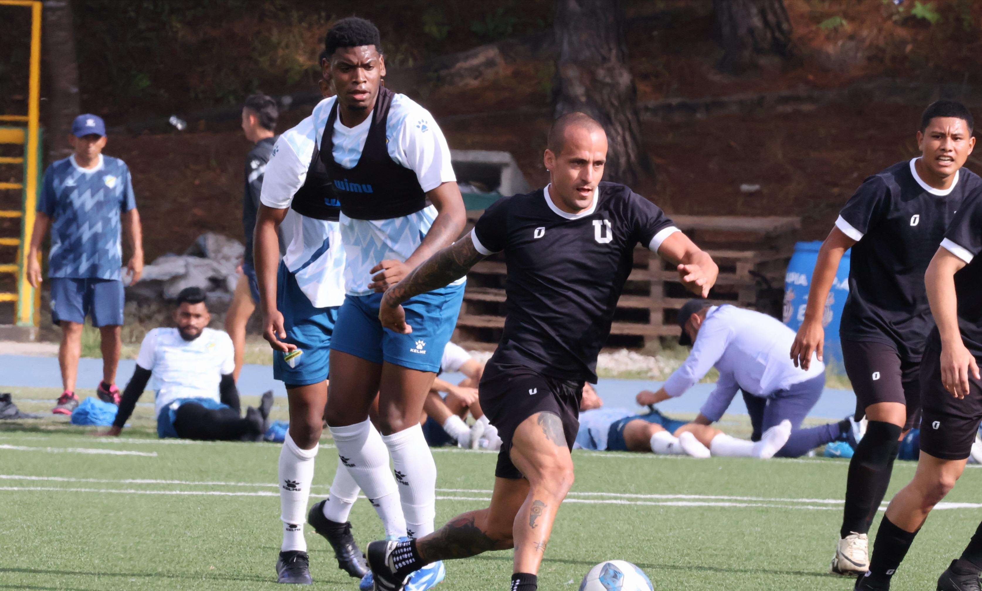 Comunicaciones confirma el fichaje del peruano Carlos Rivas