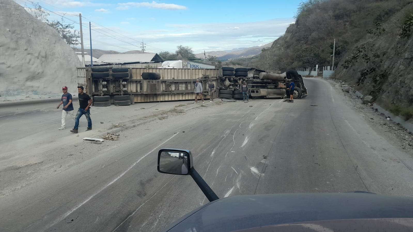 Choque de tráileres genera caos vial en ruta al Atlántico