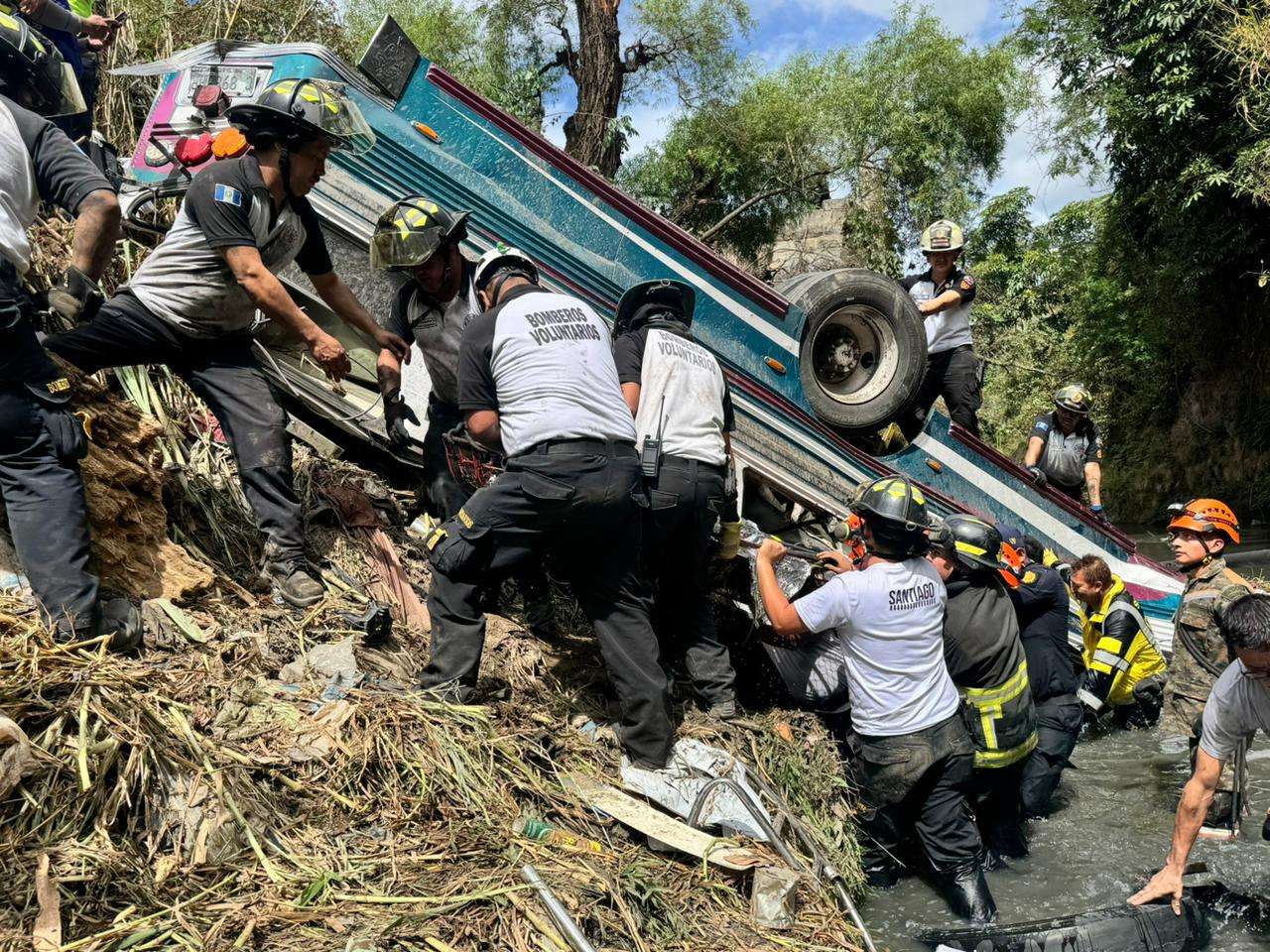 RENAP asume costos de documentación para identificación de víctimas del accidente en Calzada La Paz