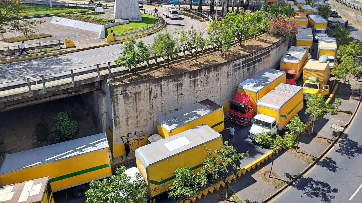 Manifestación en el Ministerio de Ambiente provoca colapso del tránsito en la capital
