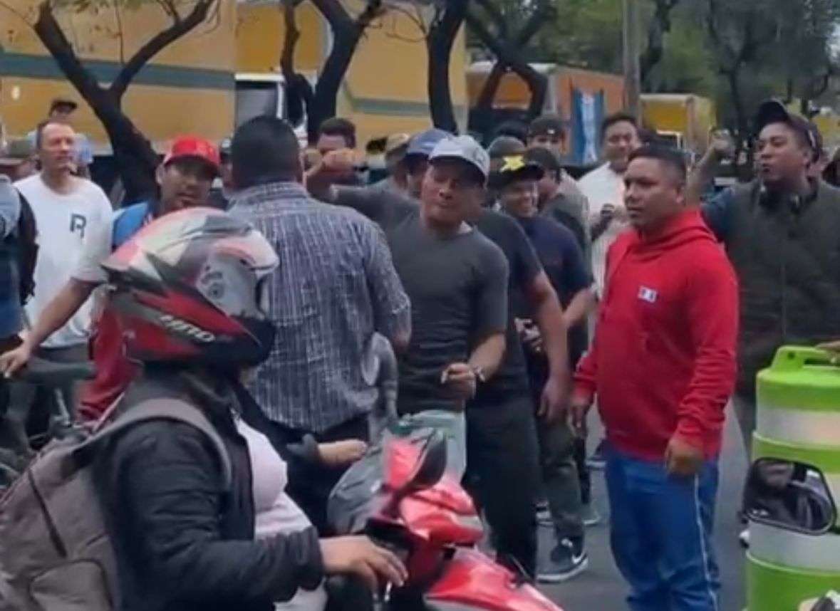 EN VIDEO | Recolectores amedrentan a ciudadanos en punto de bloqueo ¿Una protesta o un acto de intimidación?