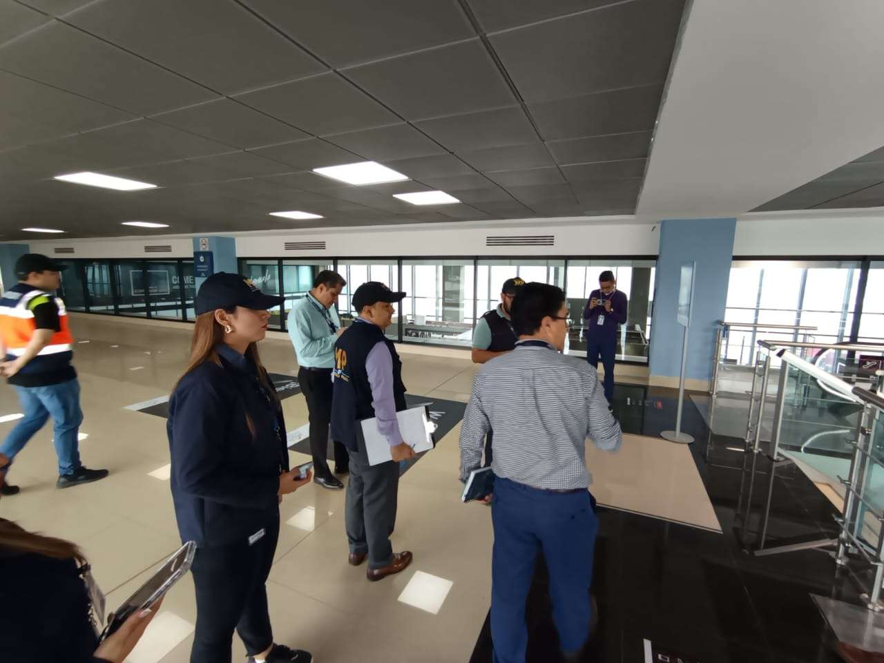 ¿Funcionan correctamente? Fiscalía inspecciona adquisición de gradas eléctricas y elevadores el Aeropuerto La Aurora